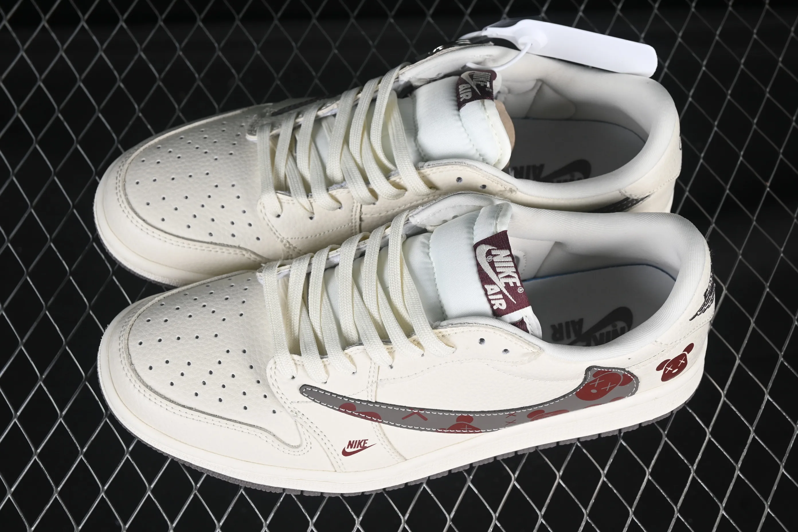 All categories Air Jordan Jordan series basketball shoes Air Jordan 1 Low High-end customized low-top sneakers Travis Scott x Fragment Design x Air Jordan 1 Low OG SP Joe 1 violent bear joint beige brown bear low-top cultural casual sneakers LD2025-004